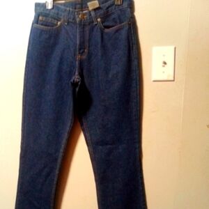 FIO women's blue jeans. NWT.  Size 31 waist 34 inseam. (Size 10)